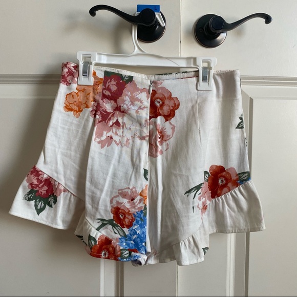 White Floral Shorts - Picture 5 of 10